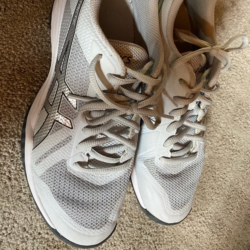 ASICS women’s volleyball shoes size 8